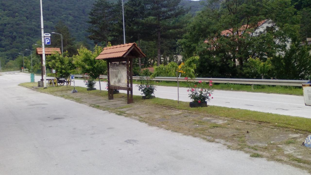 Sobe Za Izdavanje Blef Ovcar Banja Exterior foto